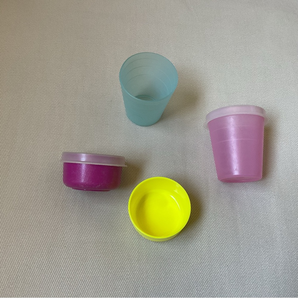 Tupperware Vintage 6pc Set Includes 2 Midgets, 2 Smidgets and 2 Clear Seals
